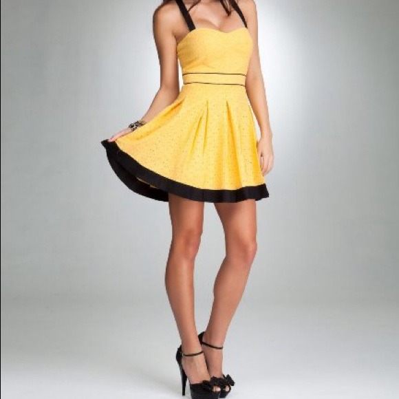 🚫Reduced🚫Bebe box pleat dress yellow XS