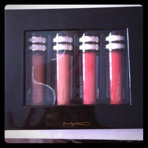 MAC Lip Gloss Set