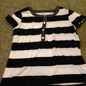 Beautiful elegant 3/4 button up top.