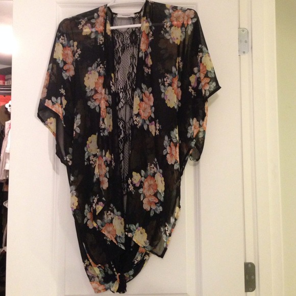Lush Tops - BUNDLE Brandy Melville LIKE. Kimono