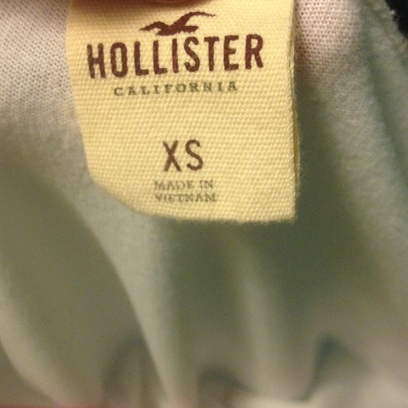NWOT HOLLISTER V NECK - Picture 2 of 2