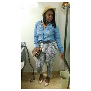 High waisted, printed pants