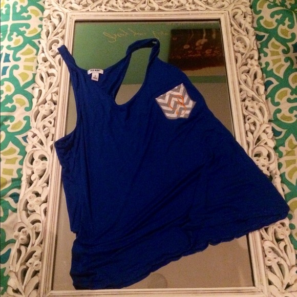 Tops - 🎀Initial "p" pocket tank 🎀🎀😍