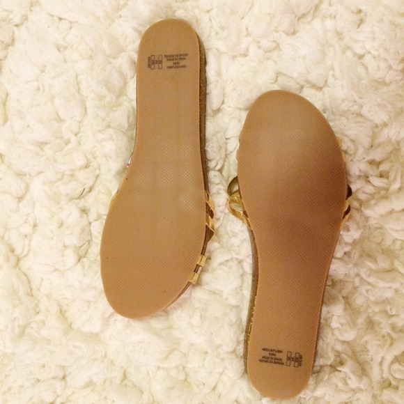 Zara clog sandals with gold metalic straps - Picture 2 of 3