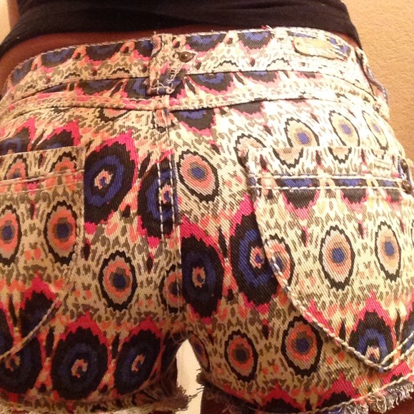 Pattern shorts! - Picture 2 of 3