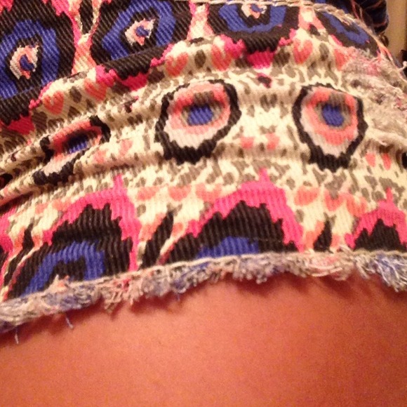 Pattern shorts! - Picture 3 of 3