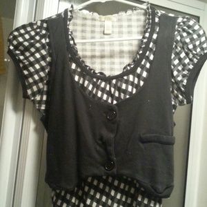 Squared (black and white) shirt with mini coverup