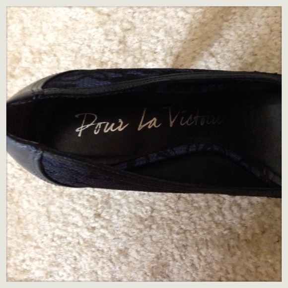 Pour La Victoria Lace Platform Pump - Picture 4 of 5