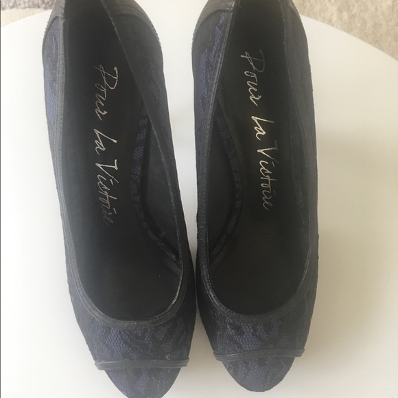 Pour La Victoria Lace Platform Pump - Picture 3 of 5