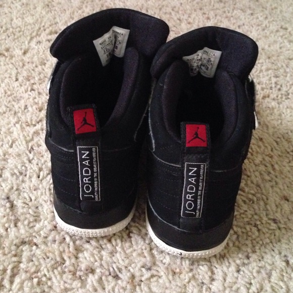 Jordan 2.5 y size in great condition - Picture 2 of 4