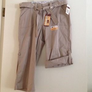 NWT Lee roll up Capri - petite length