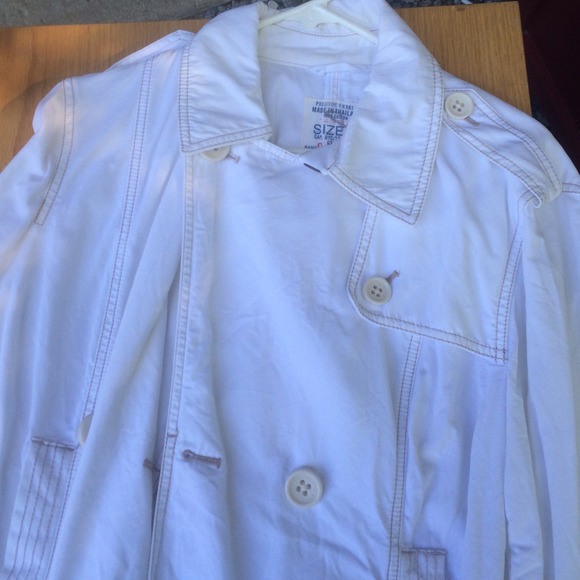 Premium khaki raincoat