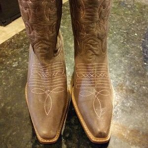NWOT brown NANA boots