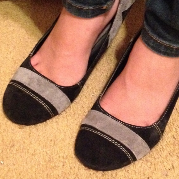 Black & Grey Suede shoes - Picture 2 of 3