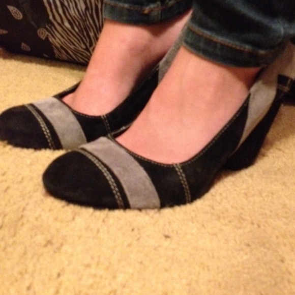 Black & Grey Suede shoes - Picture 3 of 3