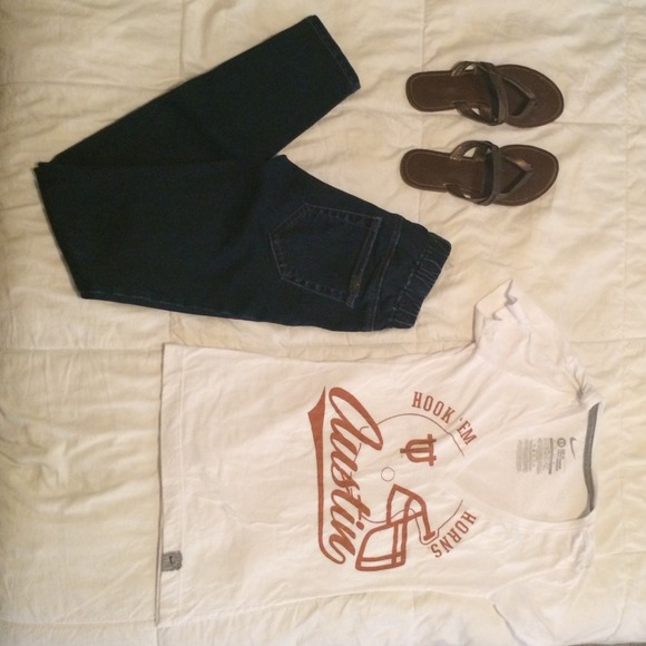 Dark wash jeggings by Guess!