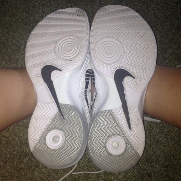 Nike Hyperdunks - Picture 2 of 2