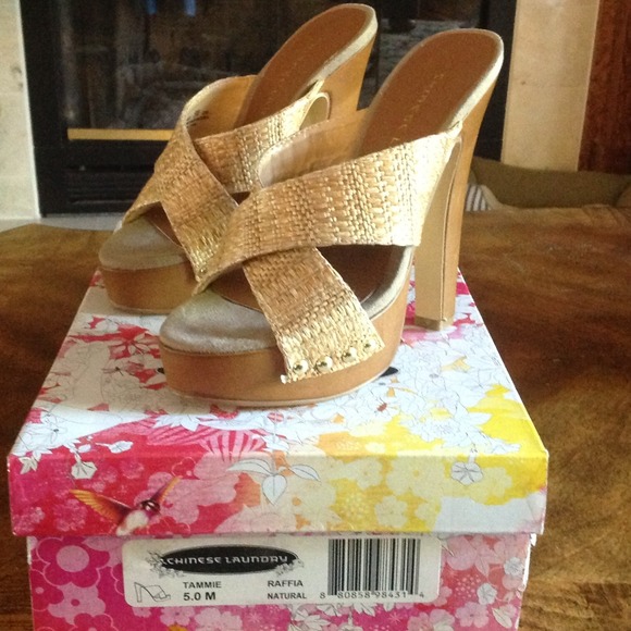 Chinese Laundry sandal size 5