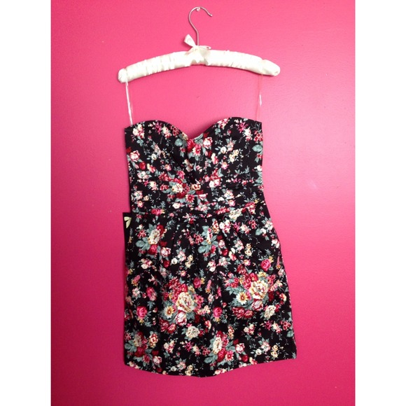 NWOT Formal dress 🌸