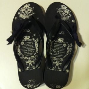 Juicy Couture black flip flops