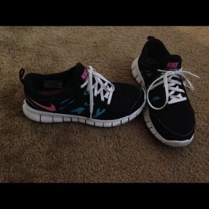 Nike Free run 2 size 5.5Y 7womens