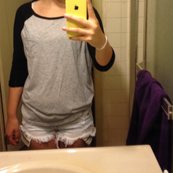 basic tee from h&m - Picture 1 of 3