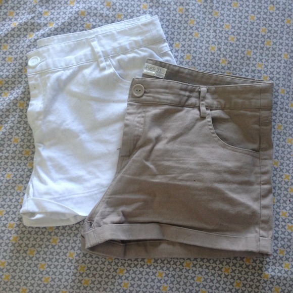 Forever21 white and khaki cuffed chino shorts - Picture 4 of 4