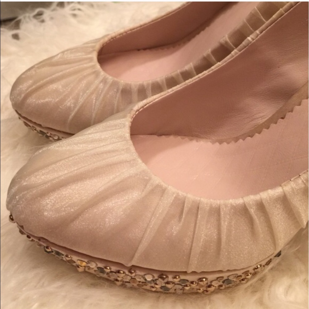 White fabric wedding pump