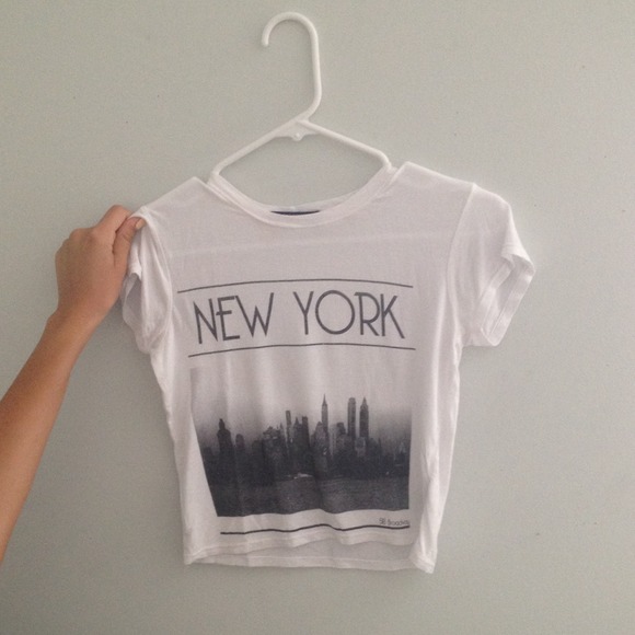 Brandy Melville Tops - brandy melville crop top!!