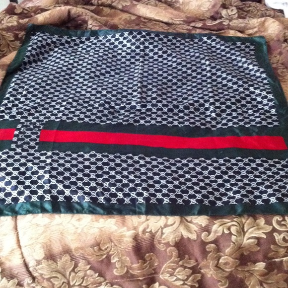 Men's or women's true Gucci scarf/rag