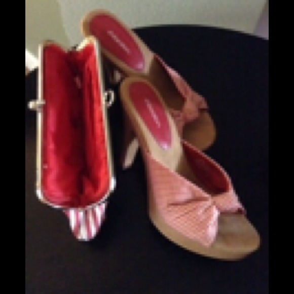 Red and white heels and matching clutch - Picture 2 of 3