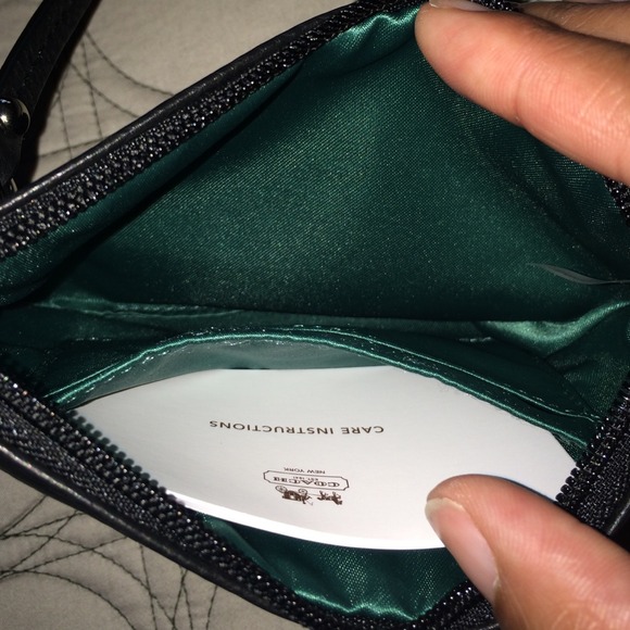 Brand new a/tags Coach wristlet! - Picture 3 of 4