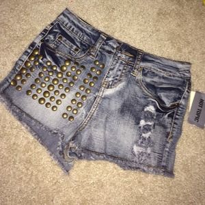 brand new hot topic short