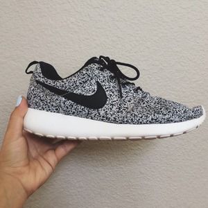 Nike Black Sail Roshe Run