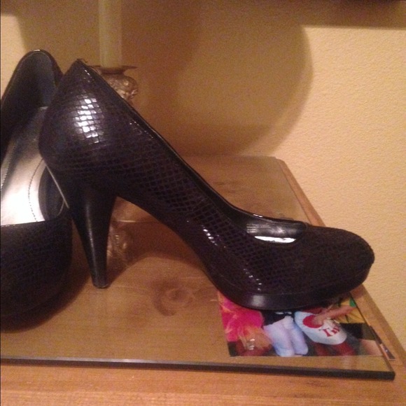 Heels - Picture 2 of 2