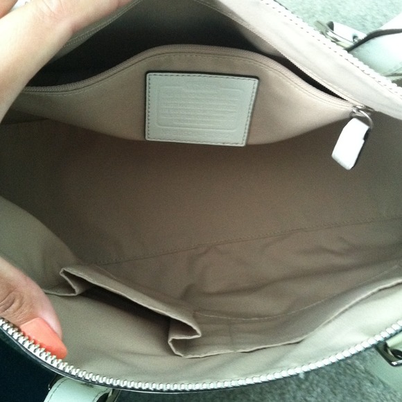 Cream and brown Coach handbag - Picture 2 of 3