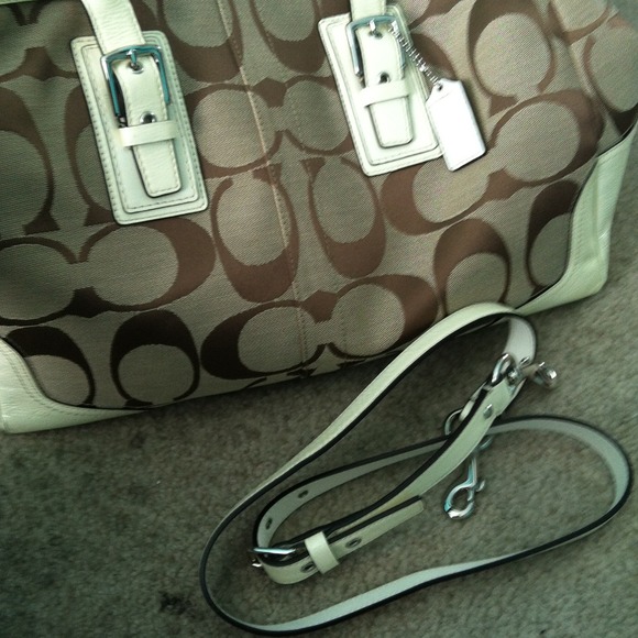 Cream and brown Coach handbag - Picture 3 of 3