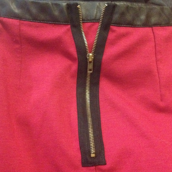 High Waisted Red Rampage Pencil Midi Skirt w Black Leather Waistband Size Small - Picture 2 of 4