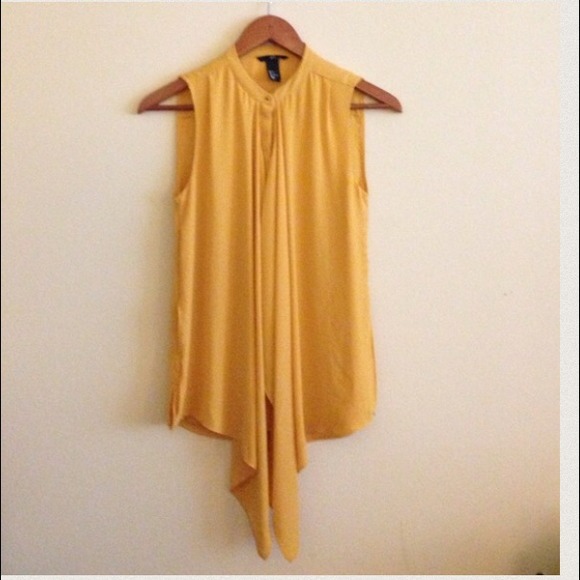 H&M Tops - 🍔$10 NOW🍔🍒H&M Mustard  Drape Top🍒