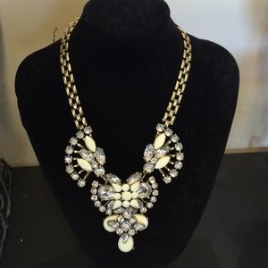Gold stoned necklace