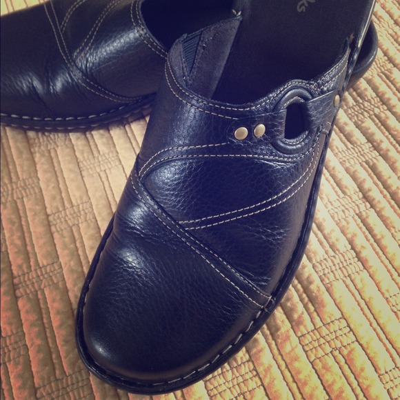 Clark's clogs