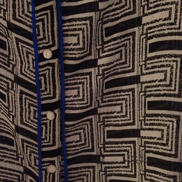 Black & white flowy geometric hi low tank - Picture 2 of 4