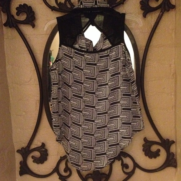 Black & white flowy geometric hi low tank - Picture 3 of 4