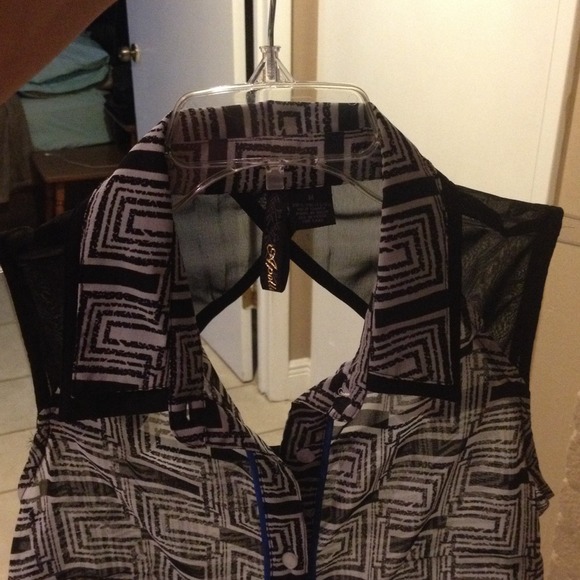 Black & white flowy geometric hi low tank - Picture 4 of 4