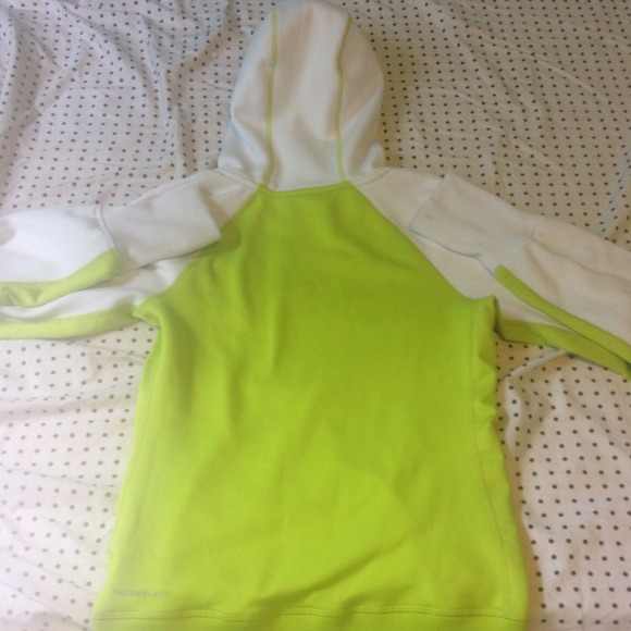 NWOT green nike hoodie thermal fit - Picture 2 of 3