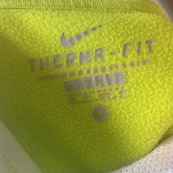 NWOT green nike hoodie thermal fit - Picture 3 of 3