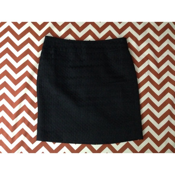 Black Textured LOFT skirt