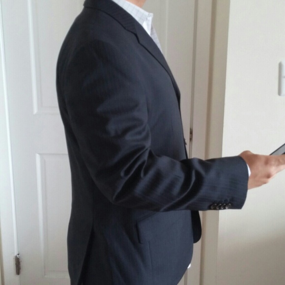 A - Banana Republic suit - Picture 3 of 4