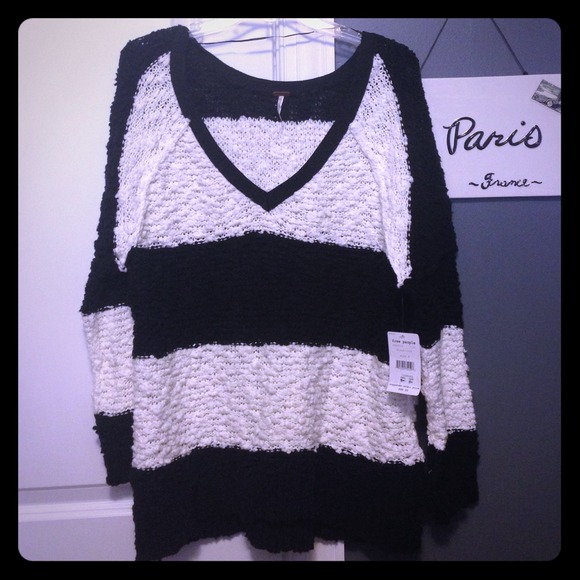 Free People Sweaters - Navy/white Free People Sweater! For @HANNAHKANG60