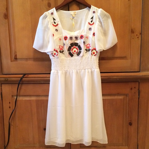 boutique Dresses & Skirts - White Chiffon summer dress!